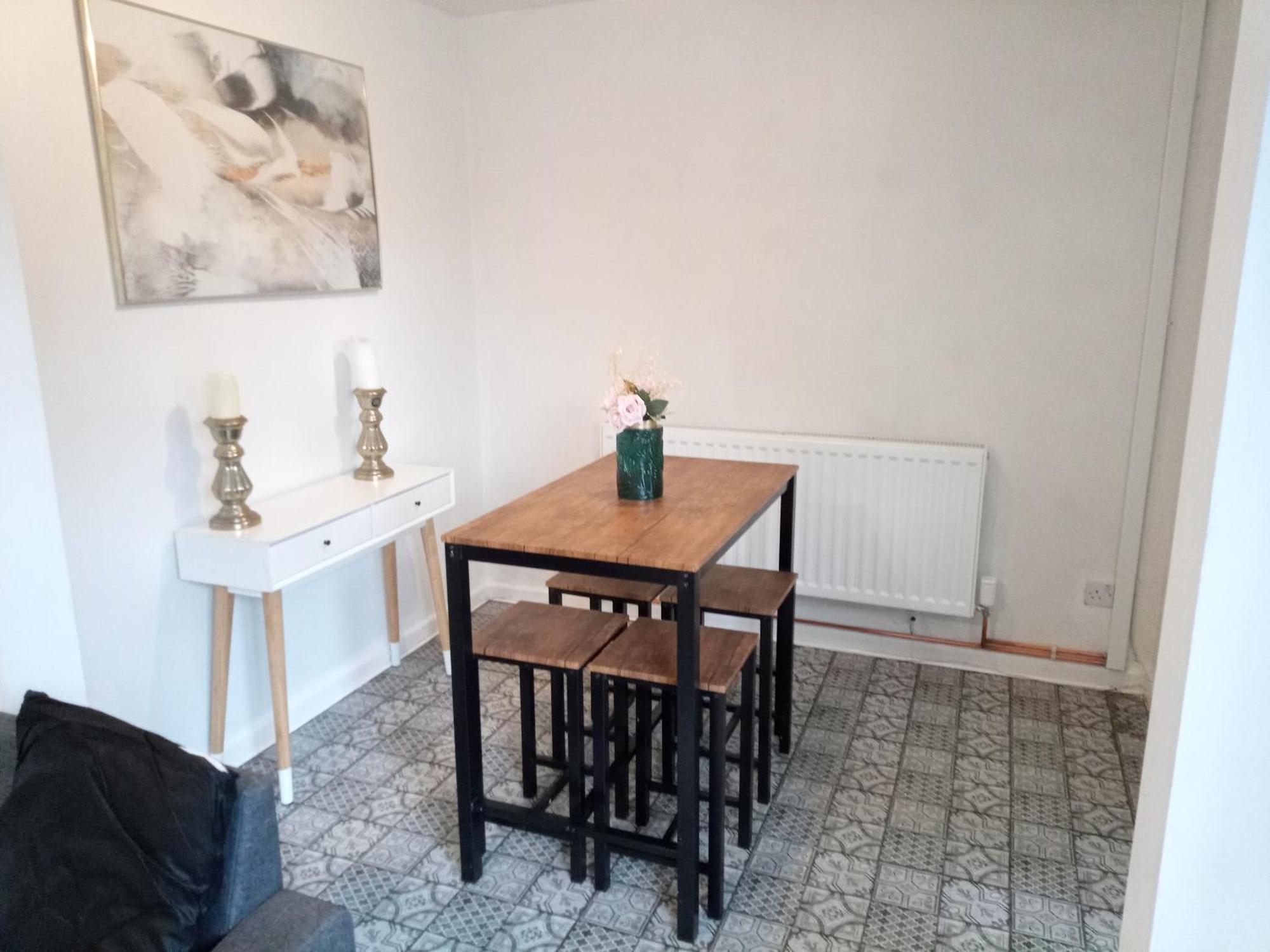 Sevenoaks Villa Болтън Екстериор снимка